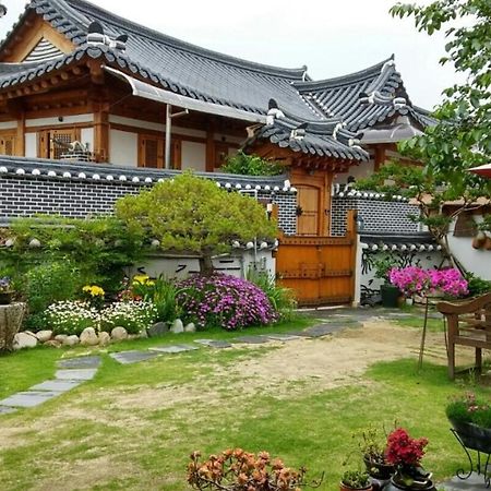 Hanok Madang Villa จอนจู ภายนอก รูปภาพ