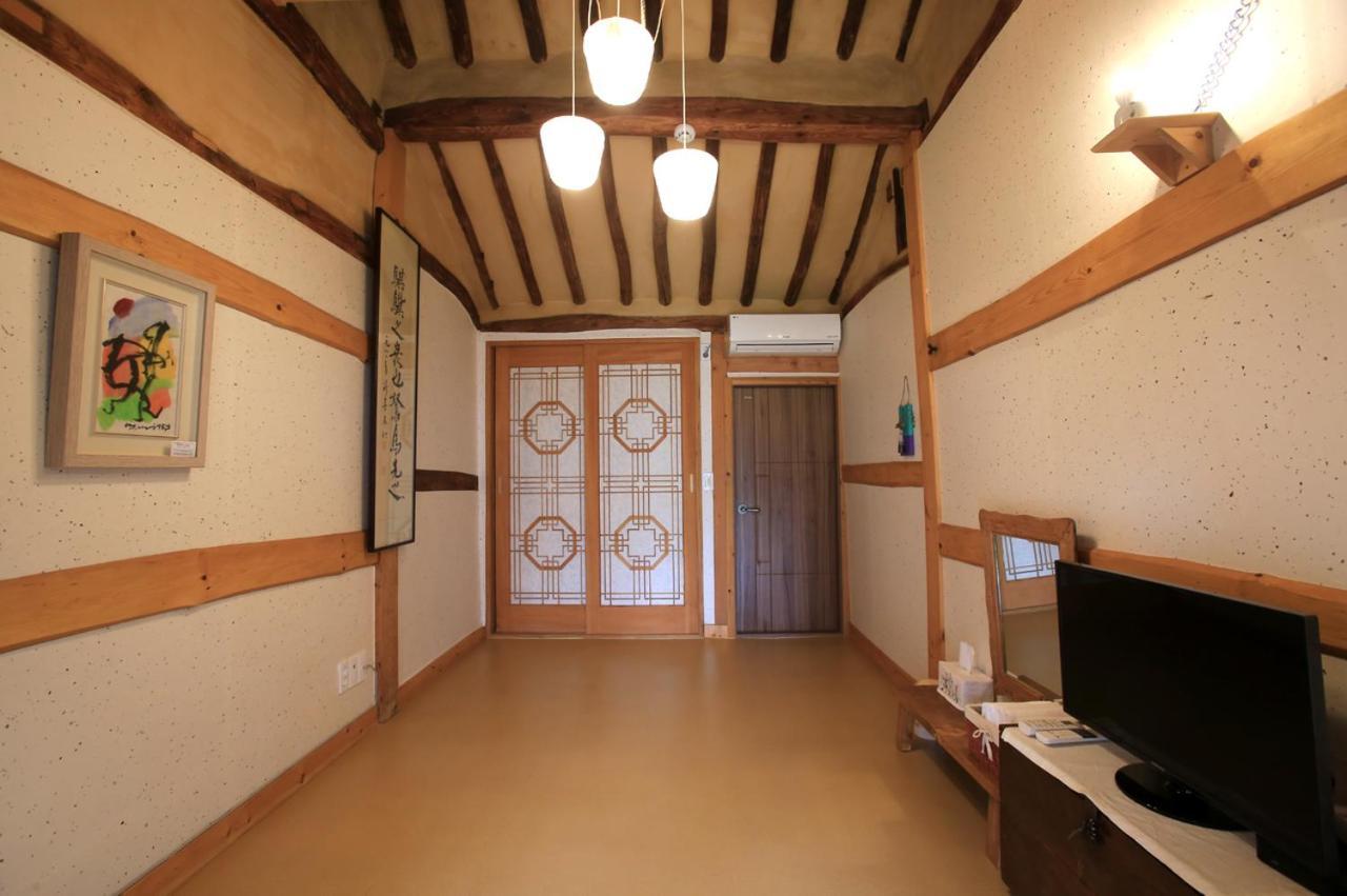 Hanok Madang Villa จอนจู ภายนอก รูปภาพ